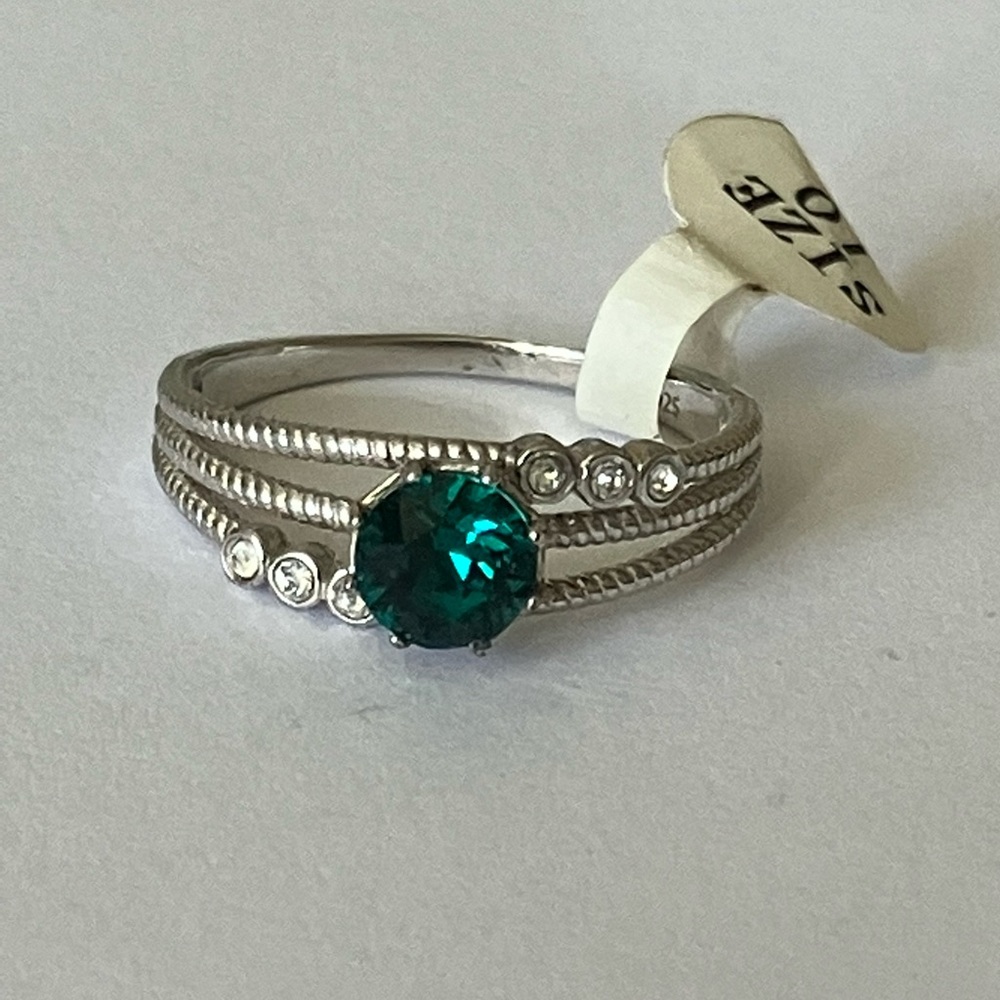 Fragrant jewels satin emerald tri band ring